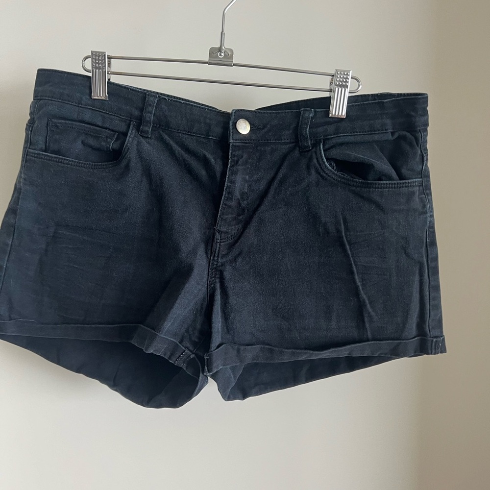 H&M Black 17” flat waist Denim Rolled Cuff Shorts